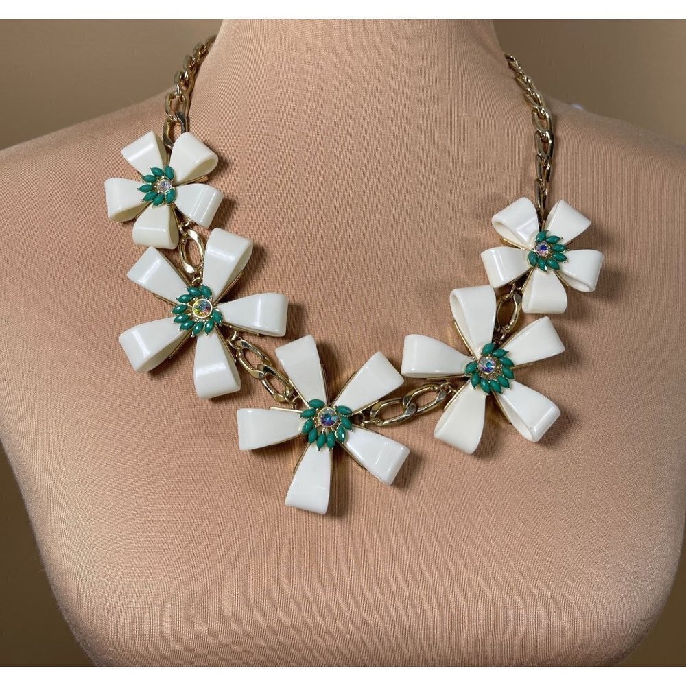 Statement Necklace Floral Rhinestones Green White Gold Tone Adjustable Chain